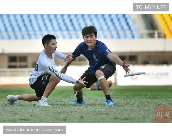 成都飞盘队在攀岩联赛中以82分稳居积分榜首位